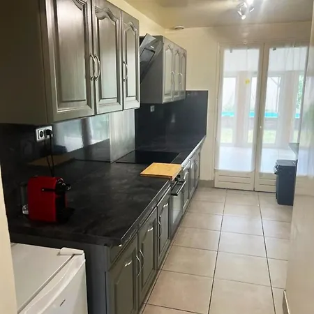 Spacious House Ideally Located أوبارفيلييه